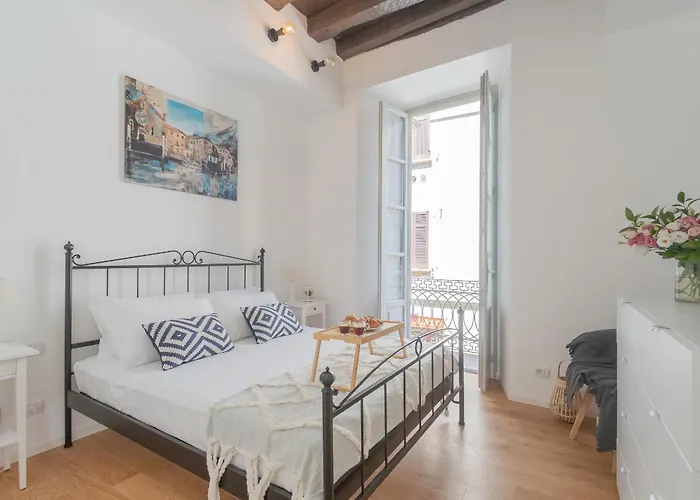 Independence Apartment With Balcony By Rent All Como