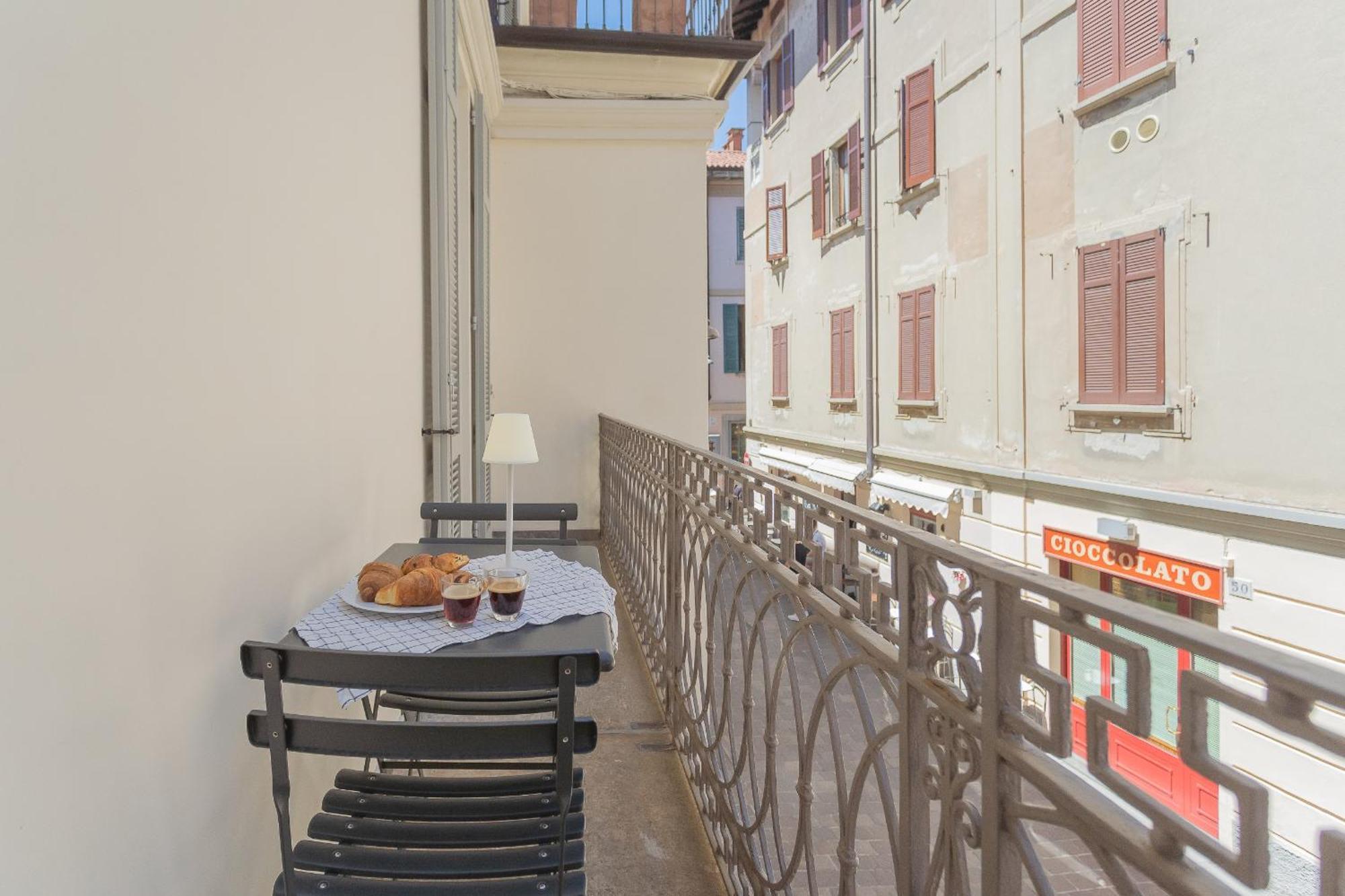 Apartment Independence With Balcony By Rent